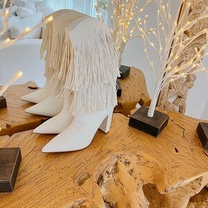 NIB LILLIANA HIGH HEEL WHITE FRINGE BOOTS ⭐️⭐️